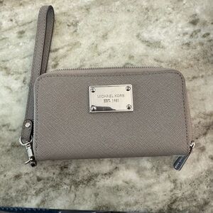 Michael kors wristlet